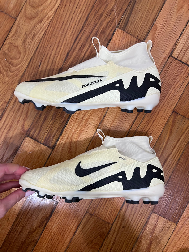 PRE-OWNED - Nike Air Ivory Zoom Outdoor Cleats Size 5.5Y