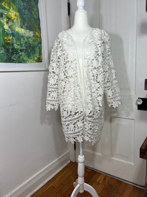 PRE-OWNED - ALFANI White Eyelet Lace Three Quarter Sleeve Open Front Cardigan Size medium - secondhand shopping Style and Give