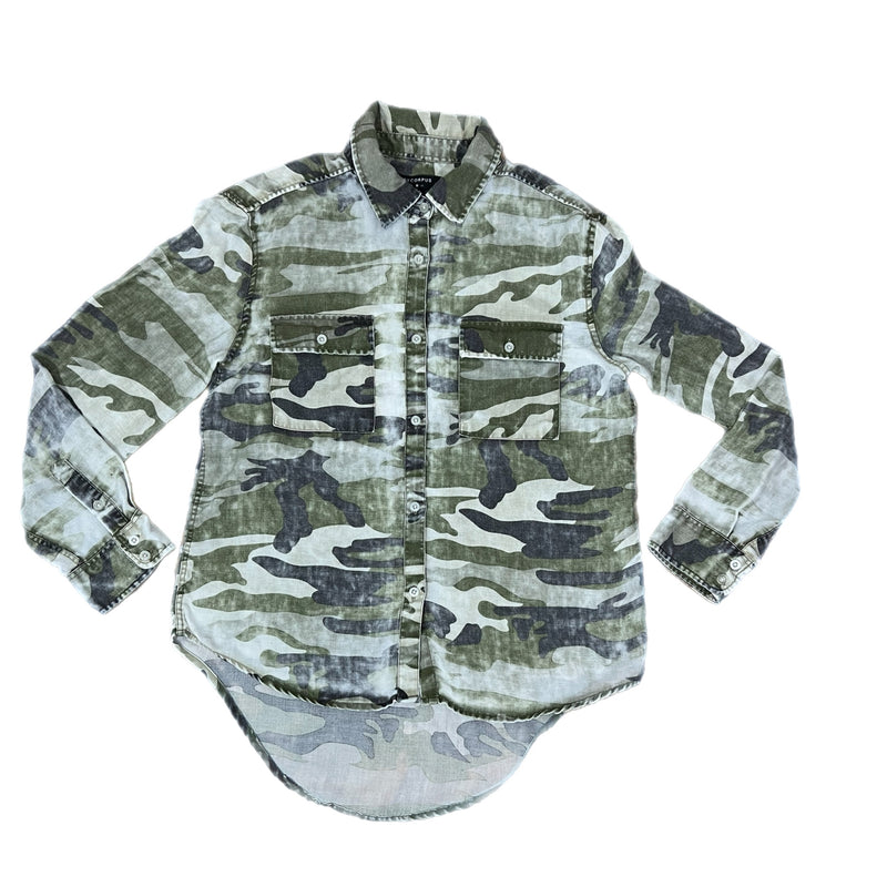  BYCORPUS Camouflage Button Down Shirt Size Medium Prwowned