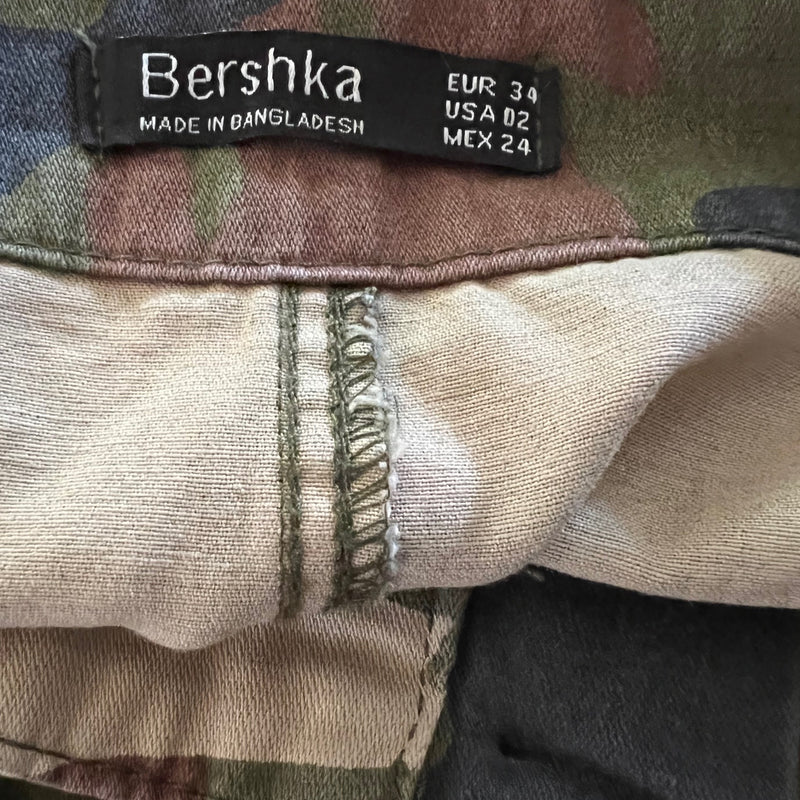 PRE-OWNED - Bershka Camouflage Joggers